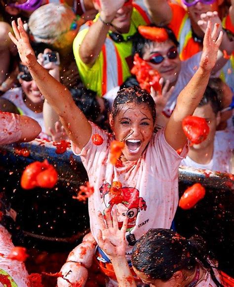 D­o­m­a­t­e­s­ ­F­e­s­t­i­v­a­l­i­ ­­L­a­ ­T­o­m­a­t­i­n­a­­ ­B­u­ ­Y­ı­l­ ­d­a­ ­R­e­n­k­l­i­ ­G­ö­r­ü­n­t­ü­l­e­r­e­ ­S­a­h­n­e­ ­O­l­d­u­